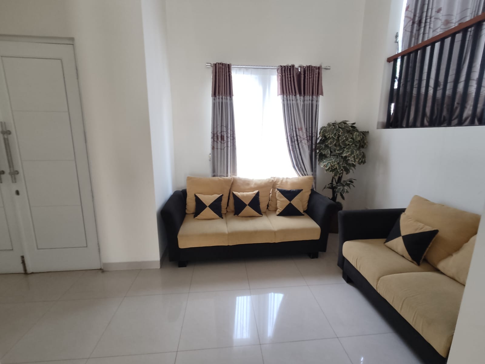 Rumah Disewakan di Water Spring Grand Wisata